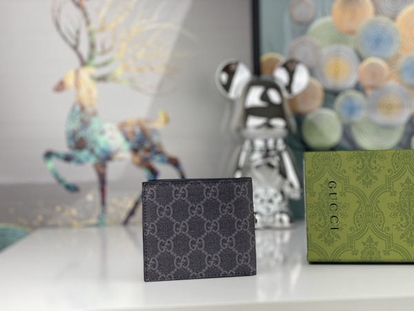 グッチ財布コピー背面デザイン